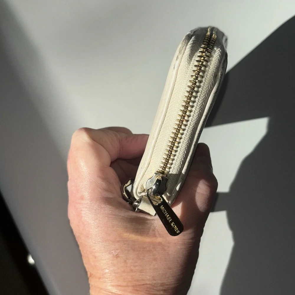 Michael Kors, cream, leather wristlet - Picture 6 of 11